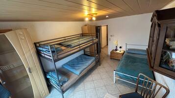 3 dormitorios, tabla de planchar con plancha, wifi y ropa de cama