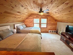 2 bedrooms, travel cot, free WiFi, bed sheets