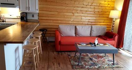 Cozy mtn condo w/ hot tub/pool. Close to major ski resorts; Dillon amphitheater