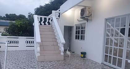 3 bedrooms with Amazing views of Mayon Volcano. 3rd floor w/ access to rooftop