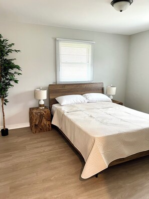 4 bedrooms, iron/ironing board, WiFi, bed sheets