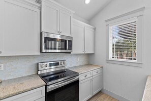 Dishwasher, cookware/dishes/utensils, ice maker