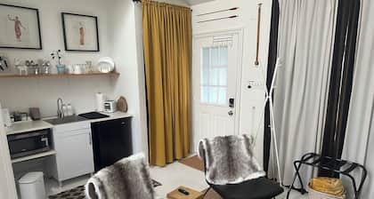 Downtown Elora Private Getaway - Lofty Haven