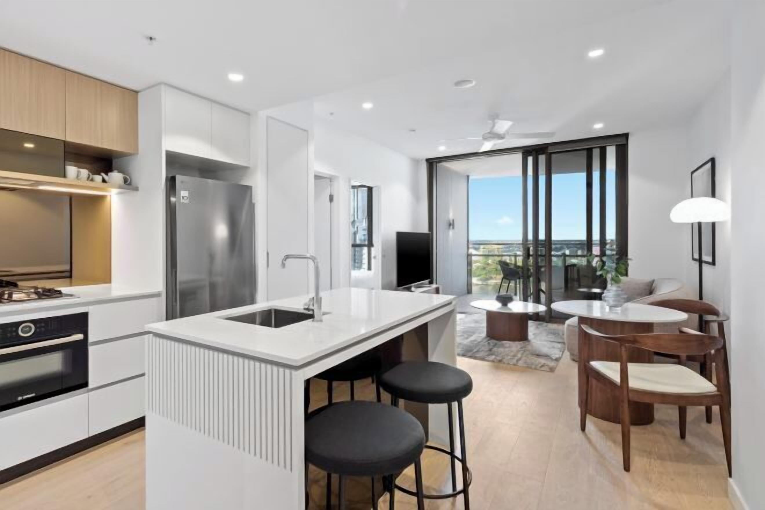 Private kitchen | Full-size fridge, microwave, oven, dishwasher