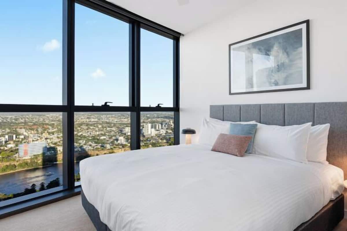 Premium bedding, iron/ironing board, free WiFi, bed sheets