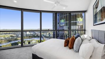 Premium bedding, iron/ironing board, free WiFi, bed sheets