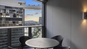 Premium bedding, iron/ironing board, free WiFi, bed sheets