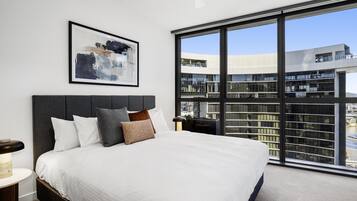 Bộ đồ giường cao cấp, bàn ủi/dụng cụ ủi quần áo