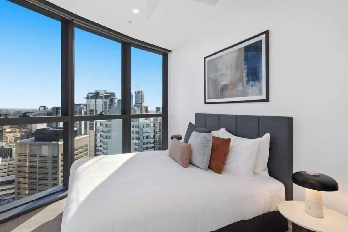 Premium bedding, iron/ironing board, free WiFi, bed sheets