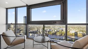 Premium bedding, iron/ironing board, free WiFi, bed sheets