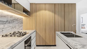 Full-sized fridge, microwave, oven, dishwasher