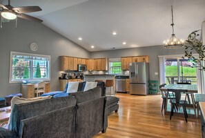 Smart-TV, Kamin, Tischfußball, Bücher