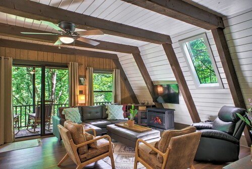 A-frame Cabin Near Mt. Mitchell!