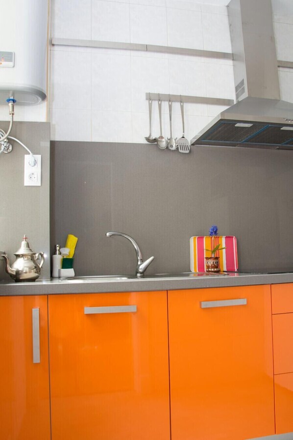 Stovetop, coffee/tea maker, toaster, high chair