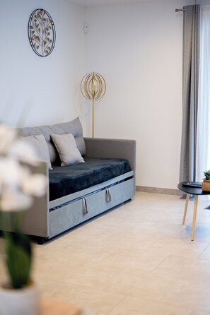 TV - Welcome to the gîte "Le Cottereau" 5 minutes from ZooParc de Beauval (Seigy)