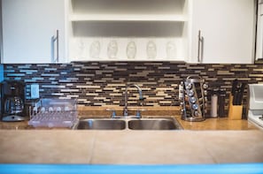 Fridge, microwave, oven, stovetop - Montrose Enchanting Studio! Medical Center 27 ★★★★★ (Houston)