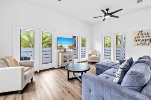 Smart TV - 3BD / 3BA ~ Santa Rosa Beach Oasis: Rooftop Deck w/ Gulf View, Pool, and short walk to the beach! (Santa Rosa Beach)