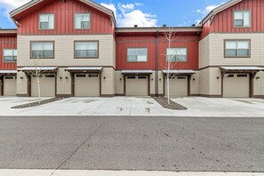 Exterior - Adjacent Escapes McCall Idaho: 2 side by side Townhouses! (McCall)