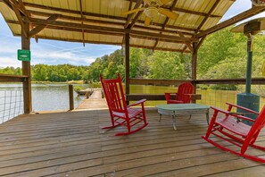 Terrace/patio - NEW LISTING !!!  RUSTIC MEADOW AT LADYBUG LAKE (Morganton)
