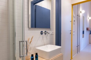 Dusche, Haartrockner, Bidet, Handtücher