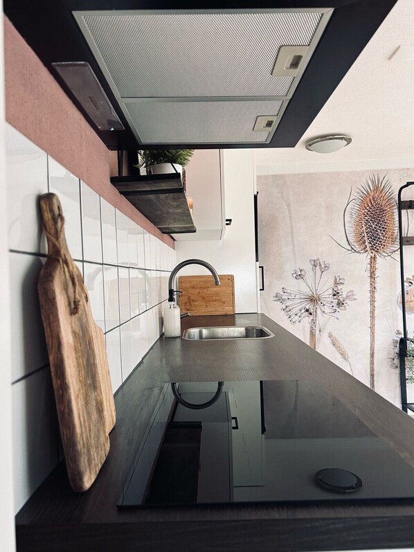 Kühlschrank, Mikrowelle, Ofen, Geschirrspüler