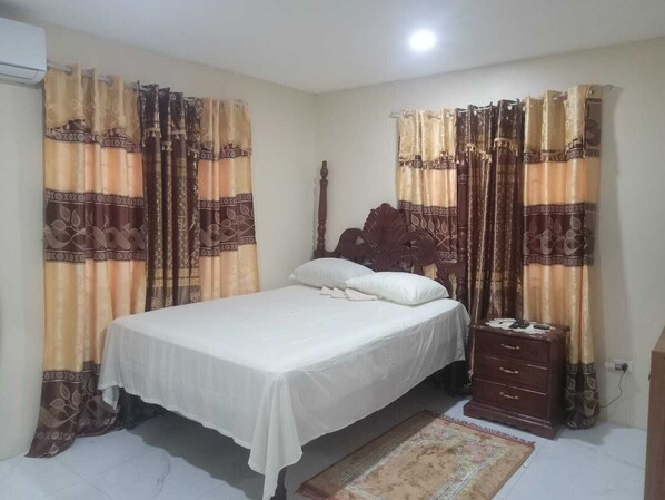 2 chambres, fer et planche à repasser, Wi-Fi gratuit, draps fournis