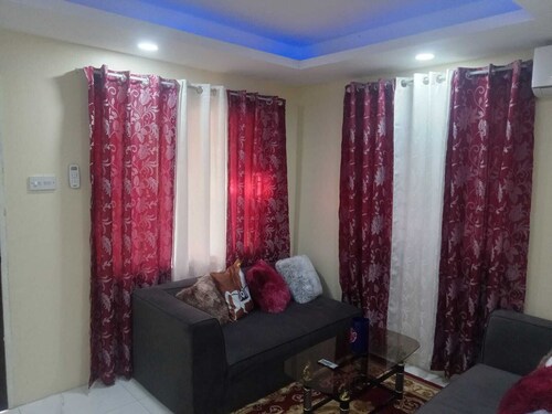 Charming 2-bedroom house in Portmore with WiFi, AC