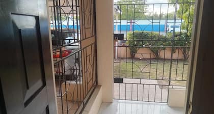 Charming 2-bedroom house in Portmore with WiFi, AC