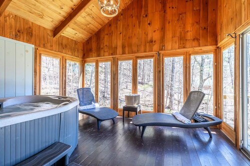 Spacious Chalet Near Stratton and Mt. Snow w/Indoor Hot Tub, Fireplace, Firepit
