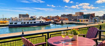 Stay On The Water! Spectacular View Cedar Point! Downtown Walk to Ferry Restaurants Bars