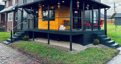 3-bedroom House in Downtown Elkins - Wifi, HVAC, Back Yard, Washer, Dryer