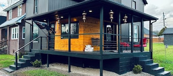 3-bedroom House in Downtown Elkins - Wifi, HVAC, Back Yard, Washer, Dryer