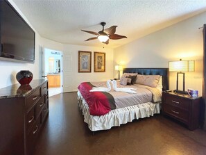 7 bedrooms, desk, travel cot, WiFi - Beautiful villa, 7 bedroom, 6 bath home with private pool and game room. (Kissimmee)