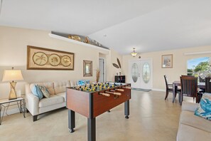 Smart TV, foosball, books, offices - Vacanza Rentals - Villa Riverside - Heated Pool/Spa on the canal - KAYAKS (Cape Coral)