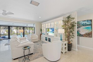 スマートテレビ、書斎 / ワークスペース