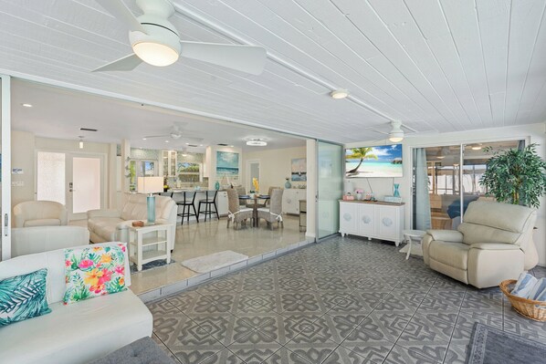 スマートテレビ、書斎 / ワークスペース