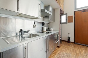 Refrigerador, horno, placa de cocina, cafetera/tetera