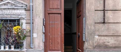 تفاصيل الفندق من الخارج