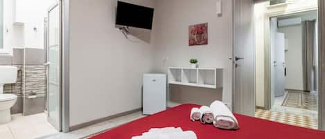 3 bedrooms, desk, iron/ironing board, WiFi