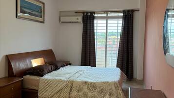 4 bedrooms, WiFi, bed sheets