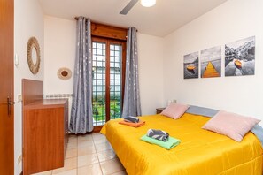 1 habitación, tabla de planchar con plancha y wifi 
