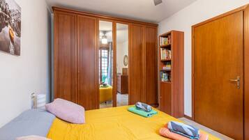 1 camera, ferro/asse da stiro, Wi-Fi