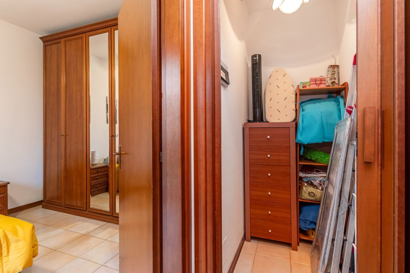 1 habitación, tabla de planchar con plancha y wifi 