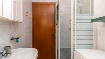 Doccia, asciugacapelli, bidet