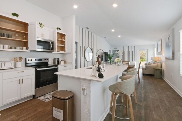 Fridge, microwave, oven, stovetop - Family-Friendly close to downtown St. Augustine, 8mi to Beach and Game Room (St. Augustine)