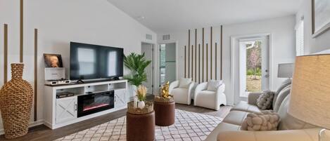 スマートテレビ、暖炉、テレビゲーム、PC モニター