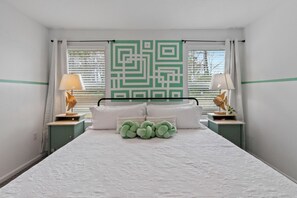 4 bedrooms, desk, iron/ironing board, travel crib - Family-Friendly close to downtown St. Augustine, 8mi to Beach and Game Room (St. Augustine)