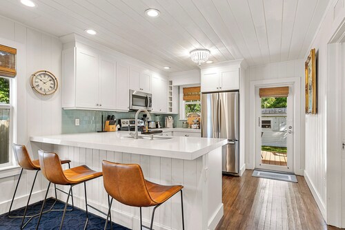 Historic Charming 2-bedroom cottage with WiFi, AC in Key Largo