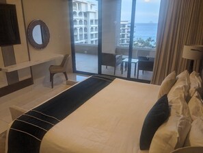 1 dormitorio, tabla de planchar con plancha, wifi y ropa de cama