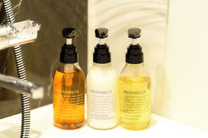 Combined shower/tub, free toiletries, hair dryer, slippers